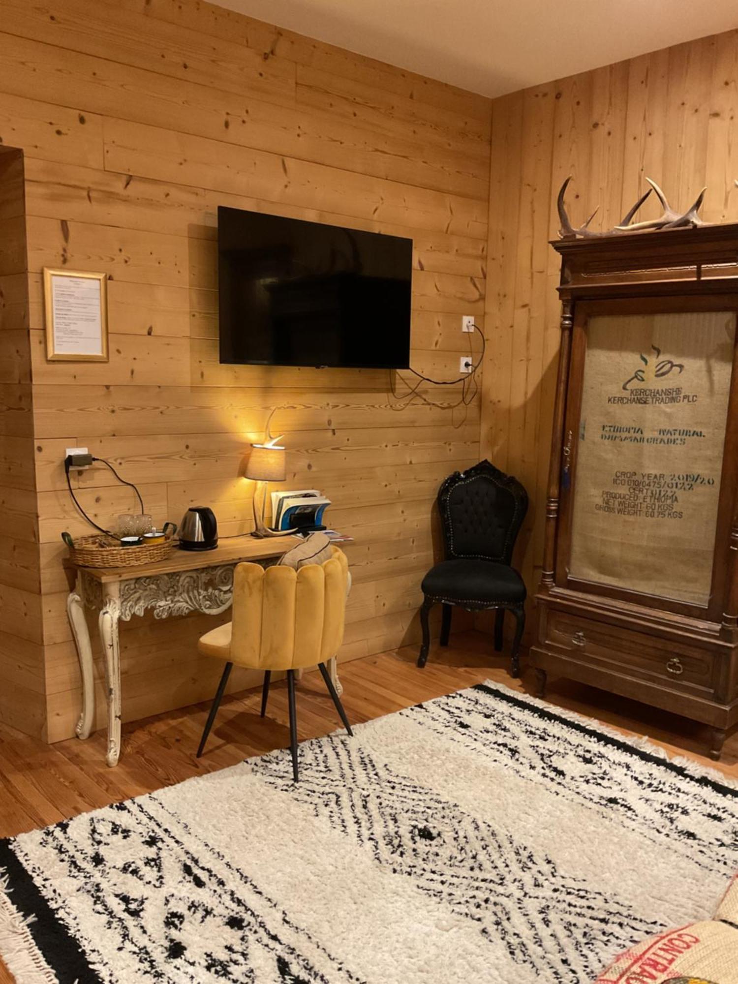 A Nouste Chambres D'Hotes Et Gite Only Adults Campan Bagian luar foto
