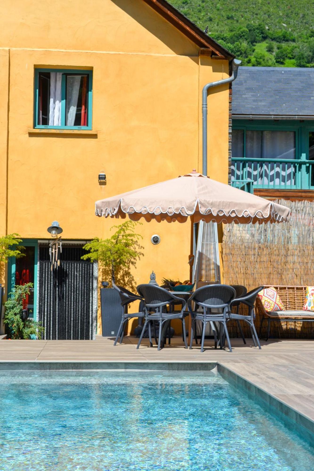 A Nouste Chambres D'Hotes Et Gite Only Adults Campan Bagian luar foto