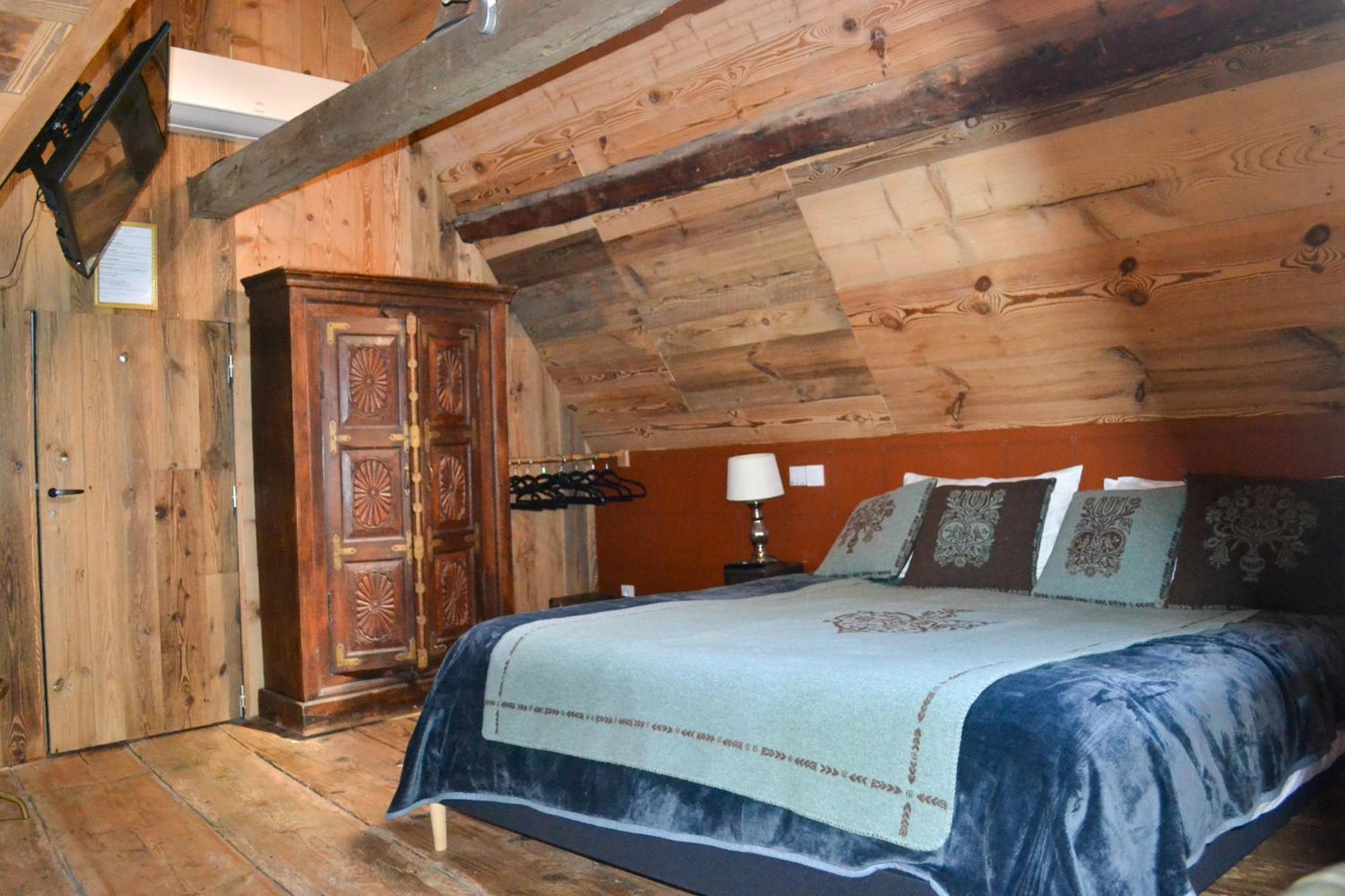 A Nouste Chambres D'Hotes Et Gite Only Adults Campan Bagian luar foto